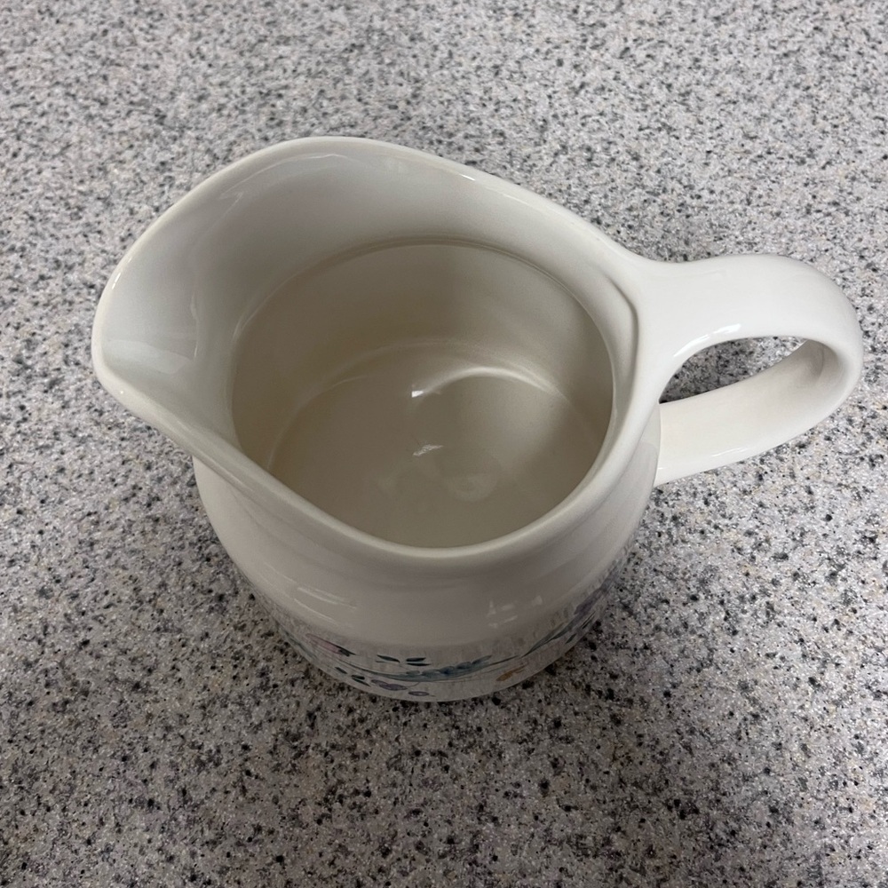Pfaltzgraff Gravy Boat April Pattern - Picture 3 of 10